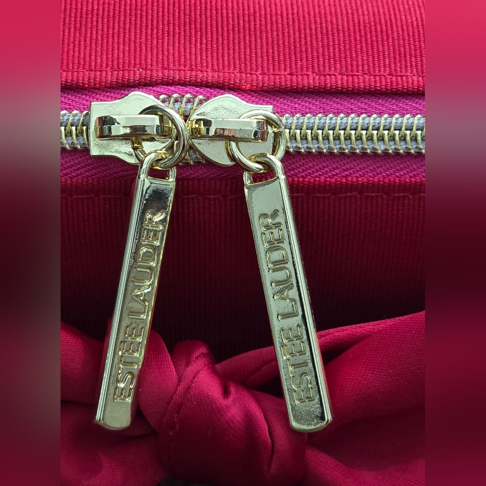 Estee Lauder Red Christmas Holiday 2021 Case Makeup Cosmetic Travel Bag Tote - Picture 7 of 11